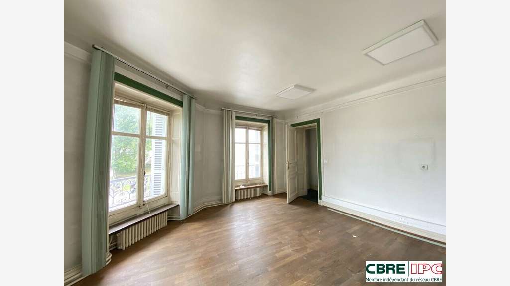 Location bureaux de 306m² au 1er étage à Bayonne