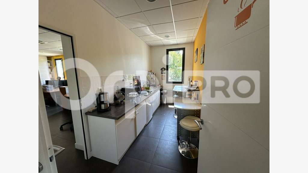 Loue bureaux 175m² à Bayonne Zone de la Marouette