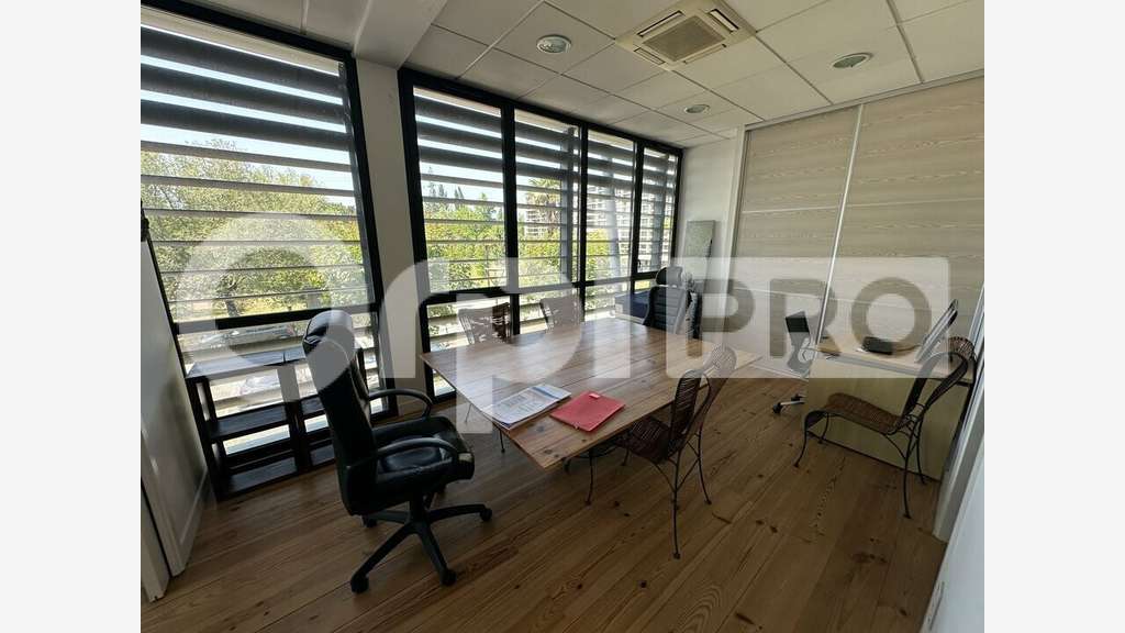 Loue bureaux 175m² à Bayonne Zone de la Marouette
