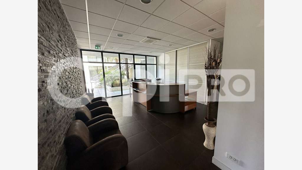Loue bureaux 175m² à Bayonne Zone de la Marouette