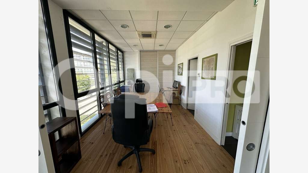 Loue bureaux 175m² à Bayonne Zone de la Marouette