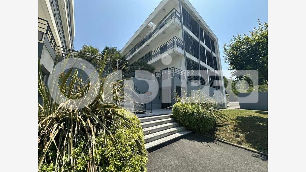 Loue bureaux 175m² à Bayonne Zone de la Marouette