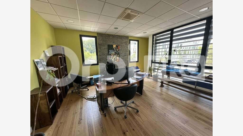 Loue bureaux 175m² à Bayonne Zone de la Marouette