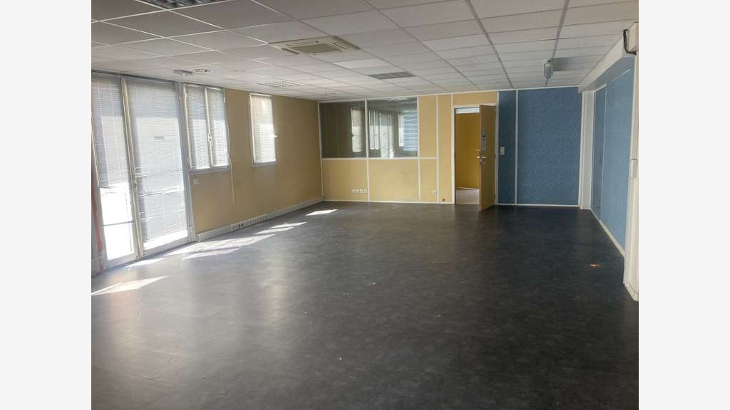 A louer bureaux 378m² RDC proche BAB 2