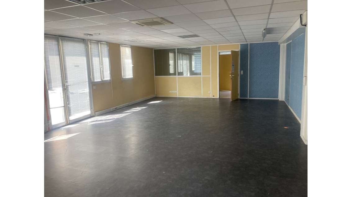 Bureaux RDC proche BAB 2