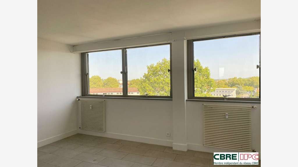 Location bureaux 113m² lumineux à Bayonne Arènes