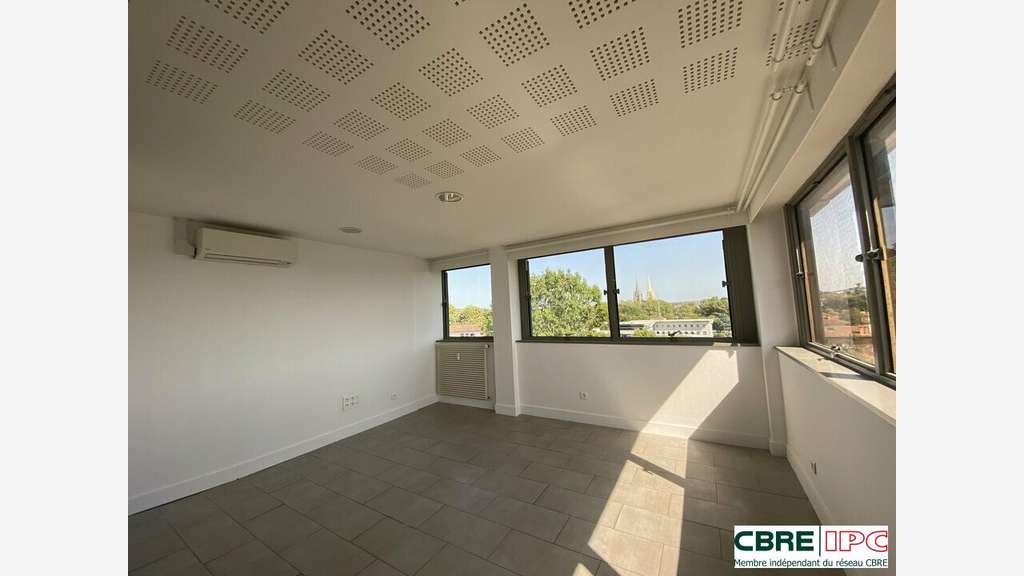 Location bureaux 113m² lumineux à Bayonne Arènes
