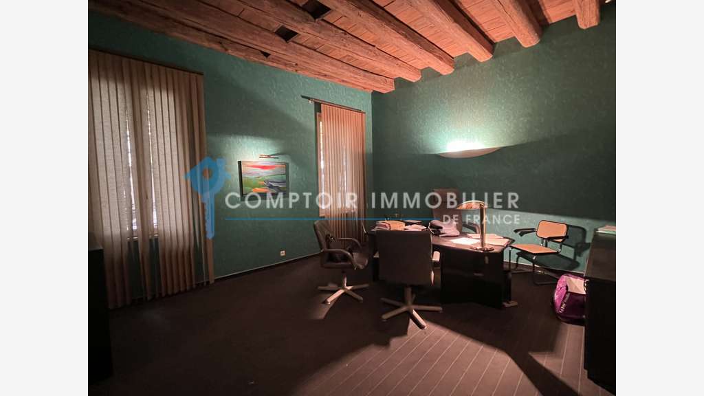 A louer bureaux 72m² à Beaucaire cours Gambetta