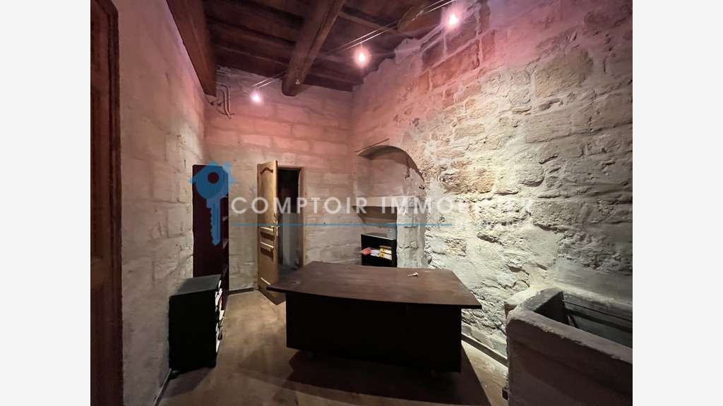 A louer bureaux 72m² à Beaucaire cours Gambetta