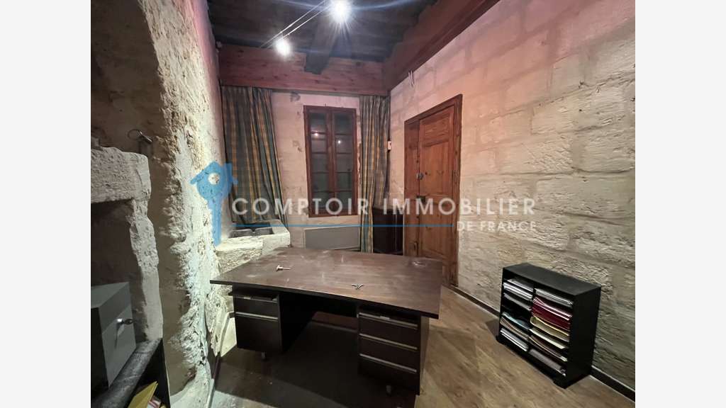 A louer bureaux 72m² à Beaucaire cours Gambetta