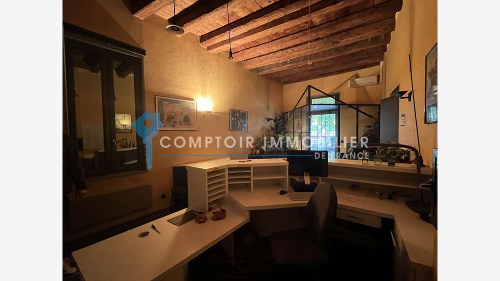 A louer bureaux 72m² à Beaucaire cours Gambetta