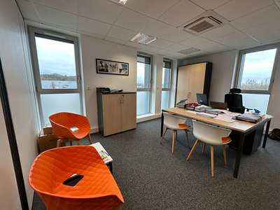A louer bureaux de 386m² en R+1 à Beaucouzé 