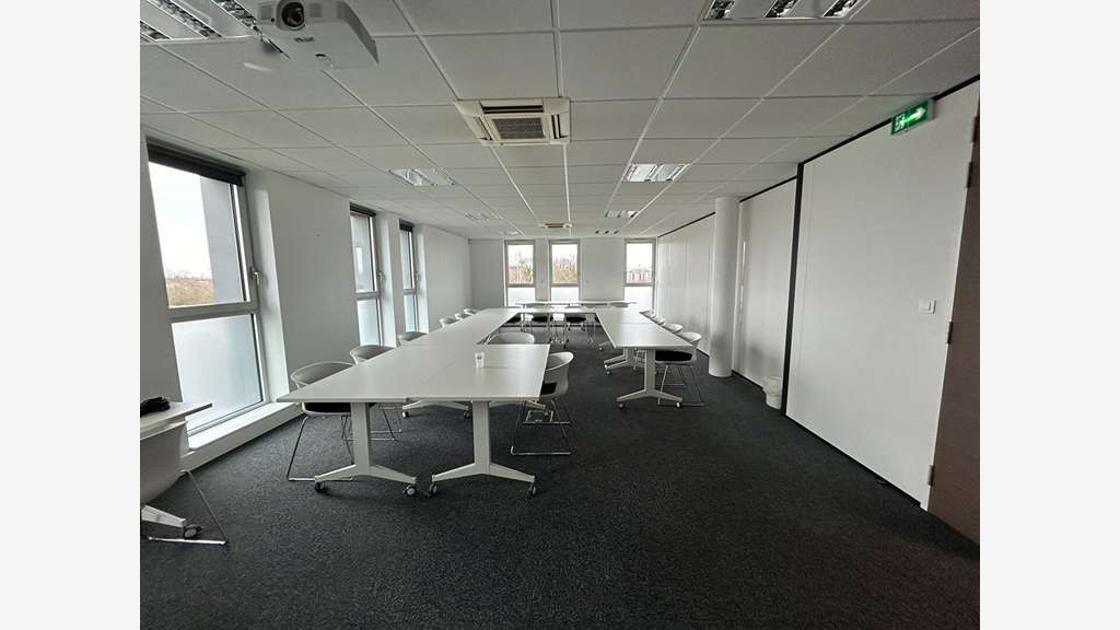 A louer bureaux de 386m² en R+1 à Beaucouzé