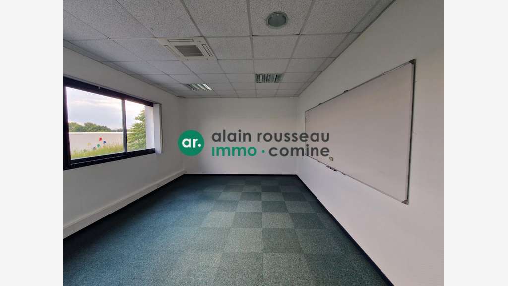 A louer bureaux sur deux niveaux 600m² à Beaucouzé