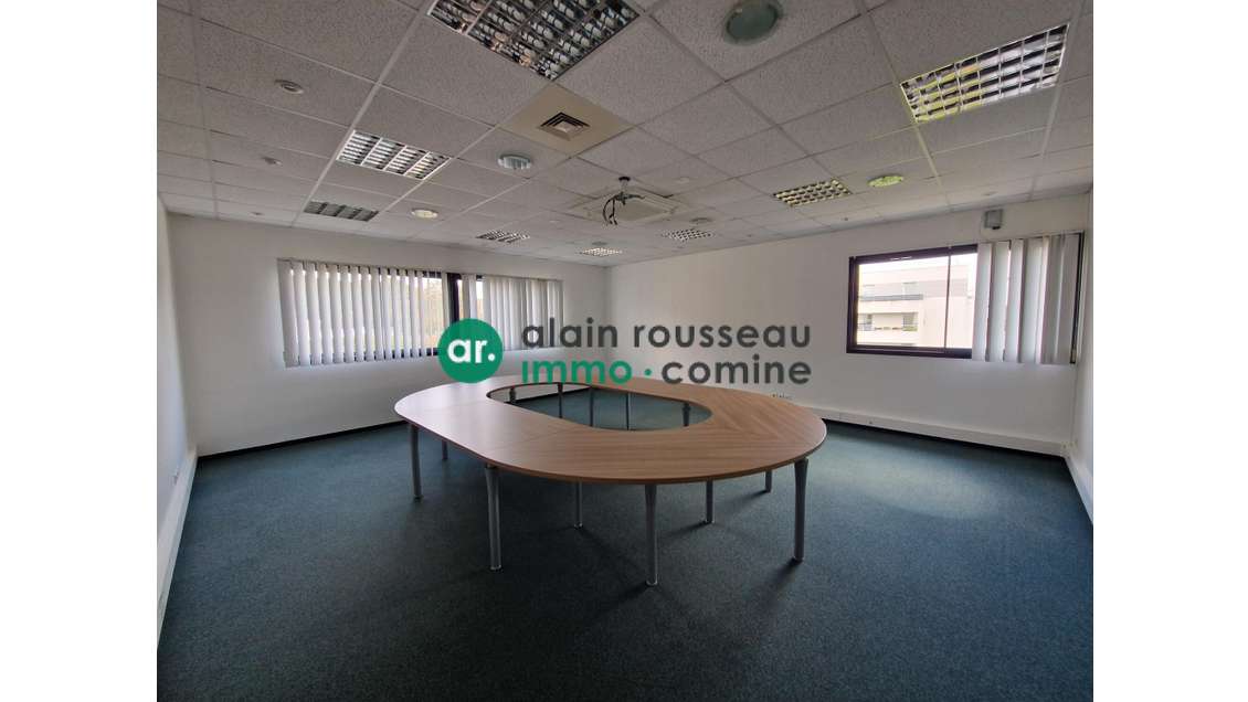 A louer bureaux sur deux niveaux 600m² à Beaucouzé