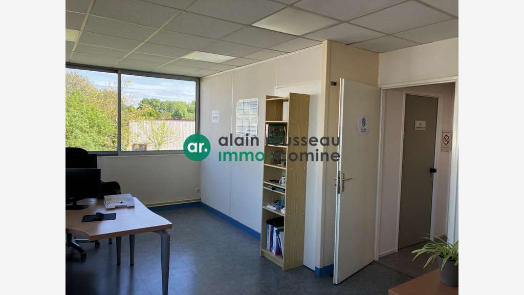 A louer bureaux lumineux 23.80m² à Beaucouzé