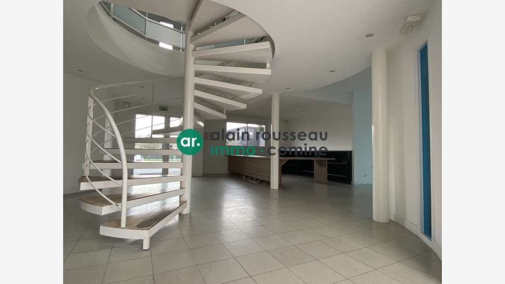 A louer immeuble bureaux 357m² à Beaucouzé
