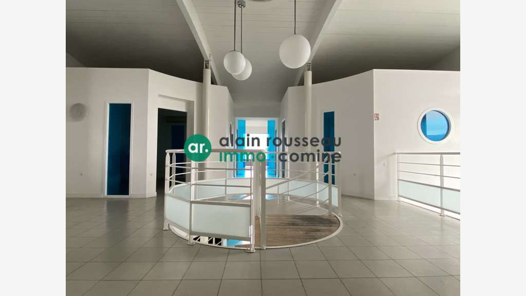 A louer immeuble bureaux 357m² à Beaucouzé
