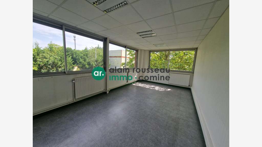 A louer bureaux lumineux de 22,71m² à Beaucouzé