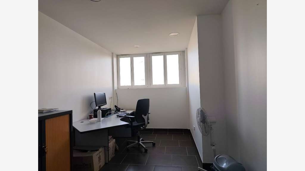 Bureaux en très bon état 87m² à louer à Beaumont