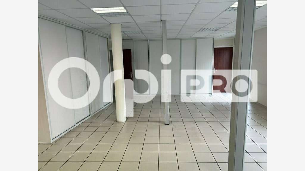 A louer bureaux RDC de 300m² à Beauvais Tilloy