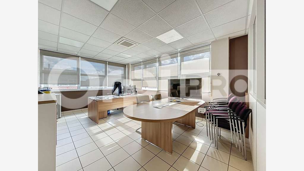 Bureaux de 250m² + parkings à louer à Beauvais