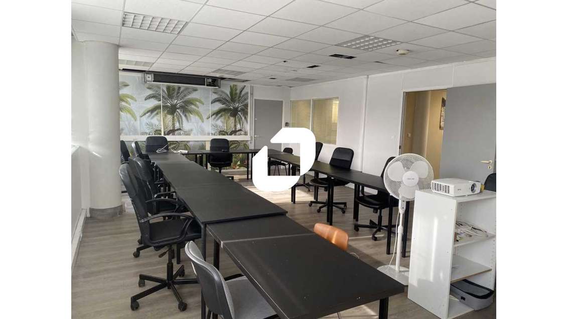 A louer Bureaux 213m² Begles