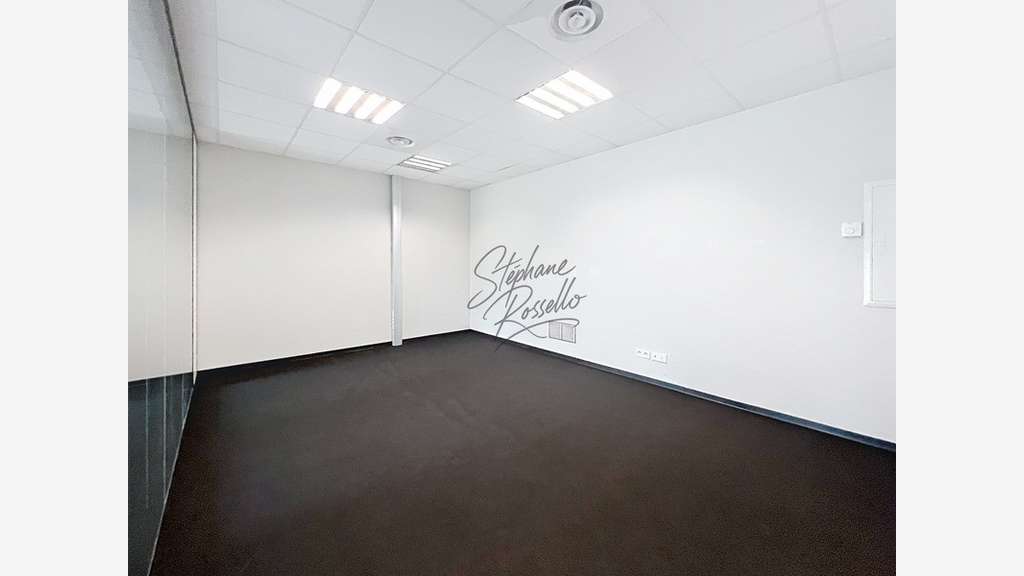 Location locaux professionnels 71m² RDC à Behren