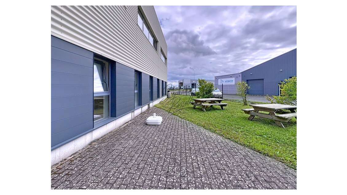 Location locaux professionnels 71m² RDC à Behren