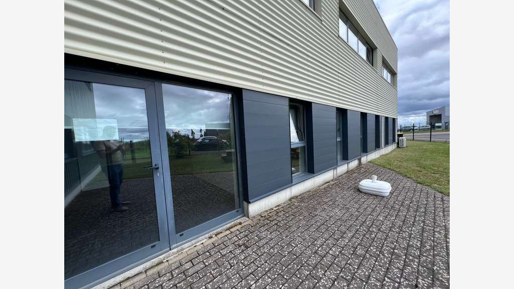 Location locaux professionnels 71m² RDC à Behren
