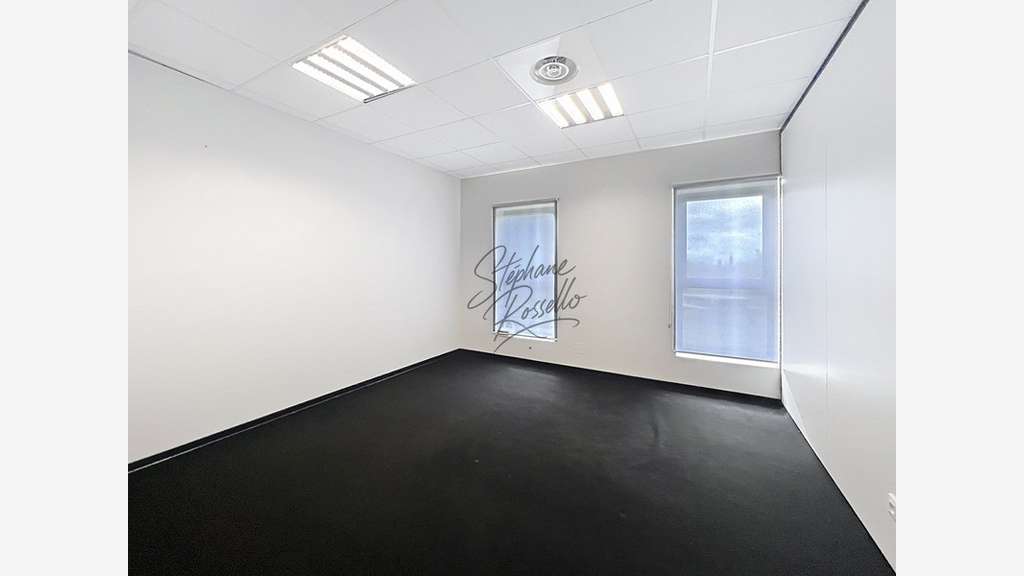 Location locaux professionnels 71m² RDC à Behren