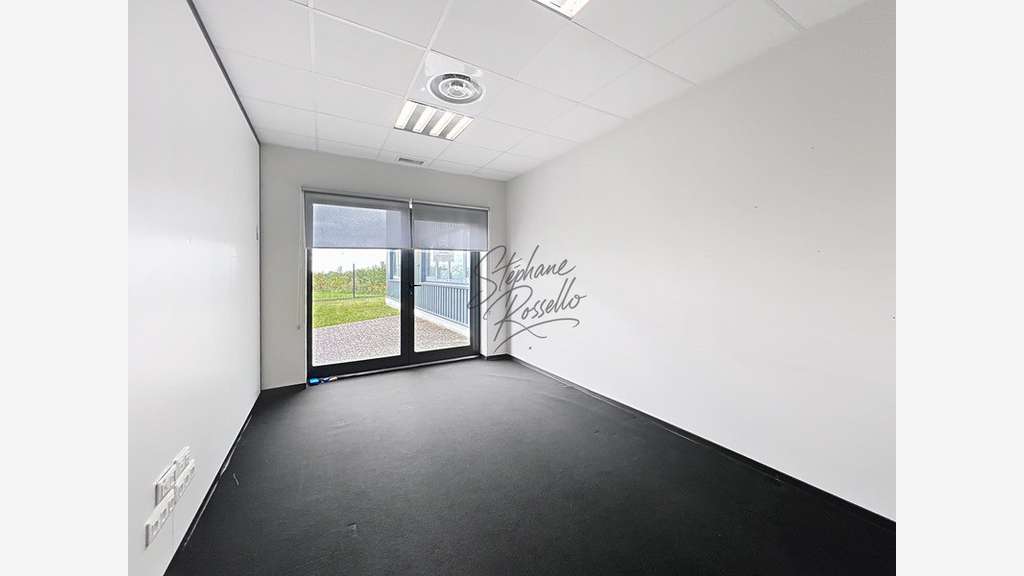 Location locaux professionnels 71m² RDC à Behren