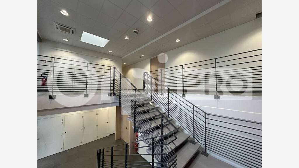 Bureaux modernes et lumineux de 185 m² au R+1