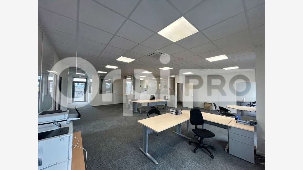 Bureaux modernes et lumineux de 185 m² au R+1