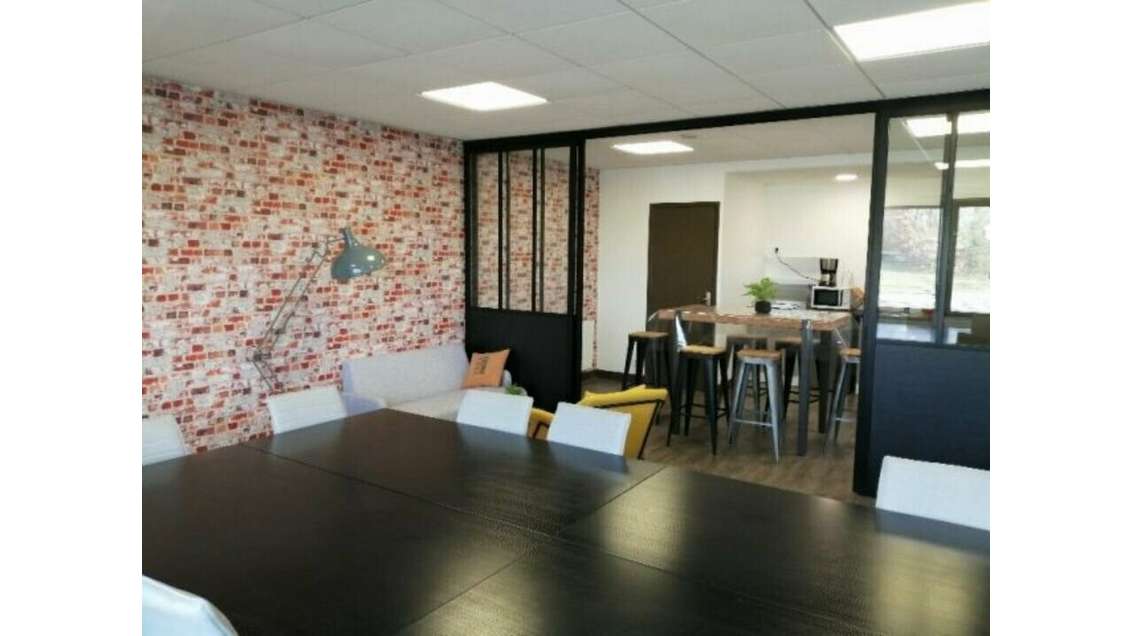 Bureau individuel 12m²  à louer à Berd'huis