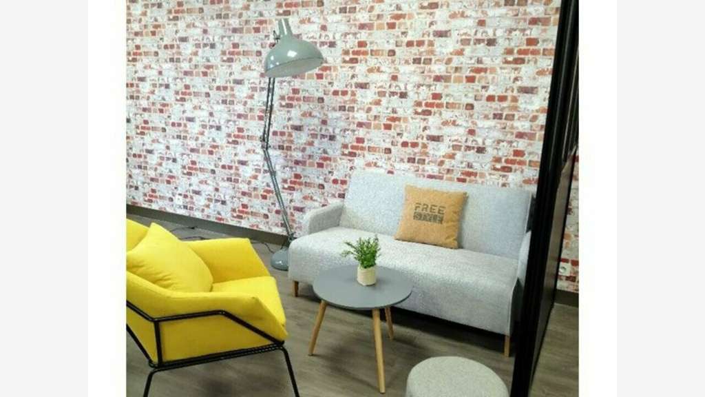 Bureau individuel 12m² à louer à Berd'huis