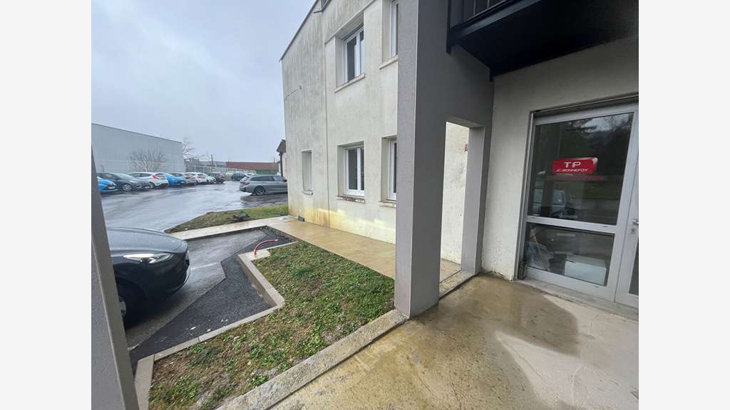 A louer bureaux RDC rampe PMR de 109m² à Besançon