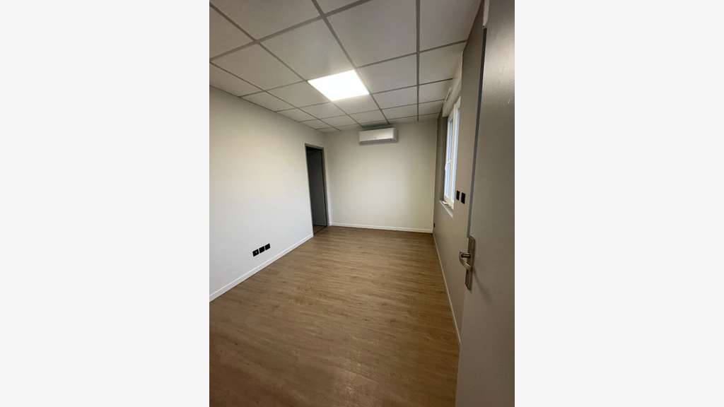 A louer bureaux RDC rampe PMR de 109m² à Besançon