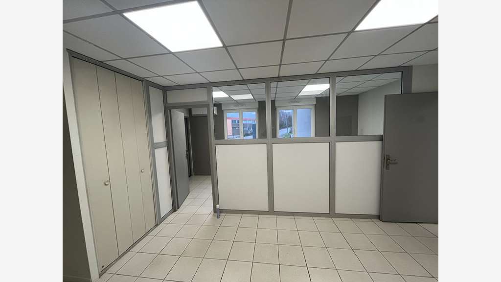 A louer bureaux RDC rampe PMR de 109m² à Besançon