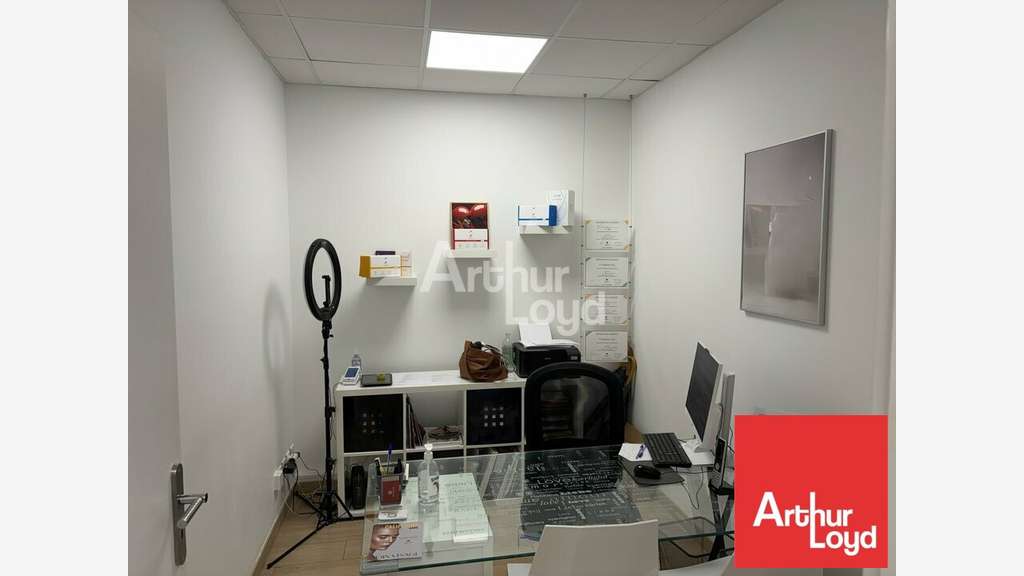 Local commercial de 113m² à louer à Bessines