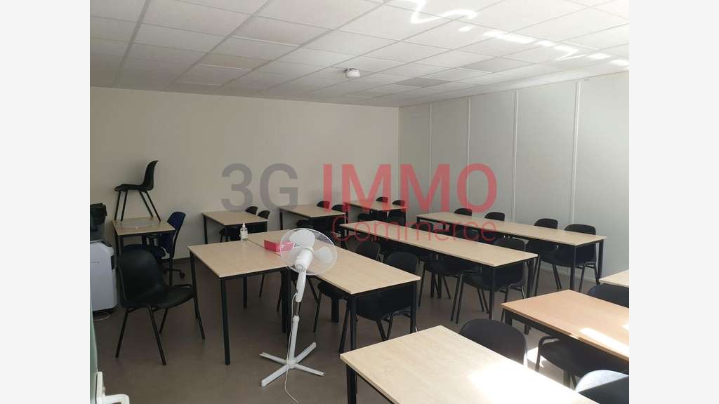 A louer bureaux de 240m² avec parkings à Bessines