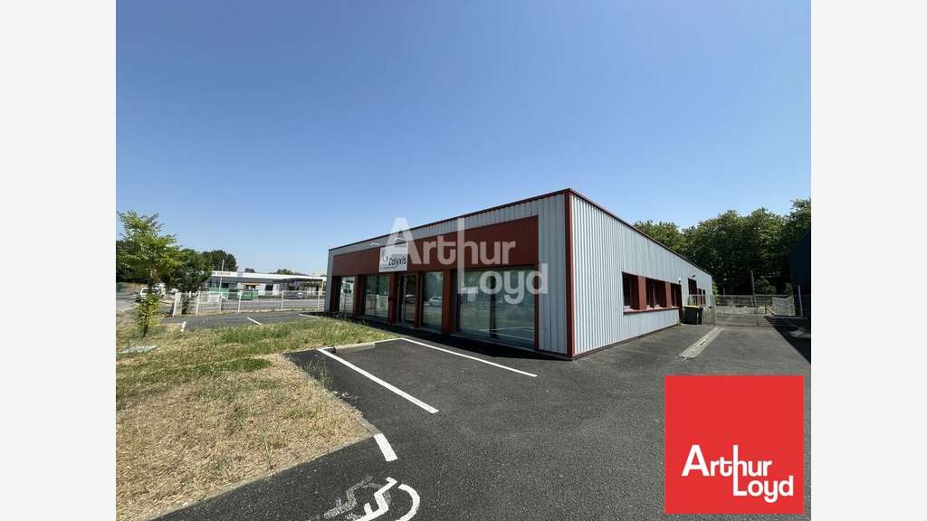Bureaux de plain pied de 239m² à louer à Bessines