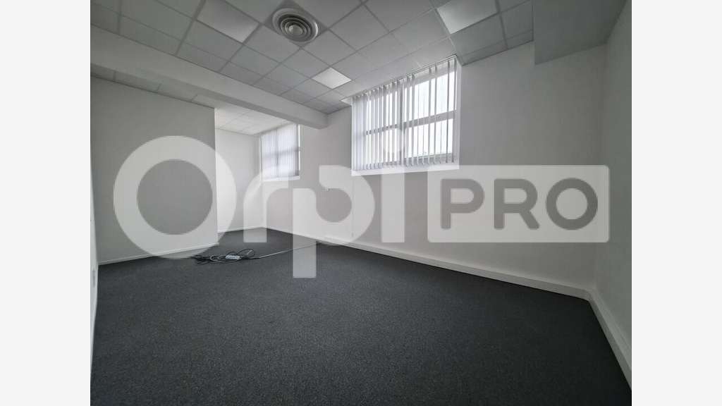 Bureau 250m² R+1 à louer à Bétheny