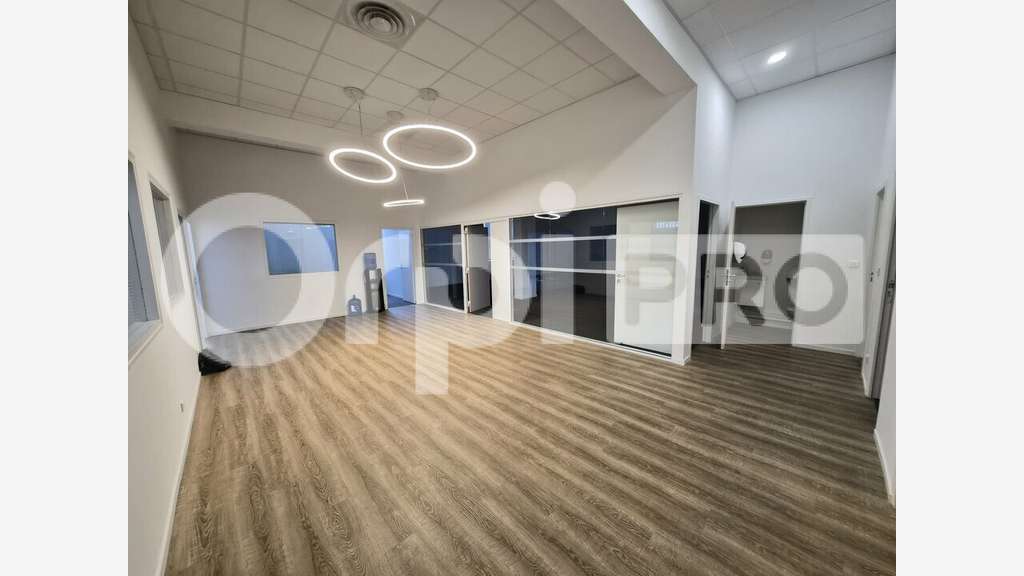 Bureau 250m² R+1 à louer à Bétheny