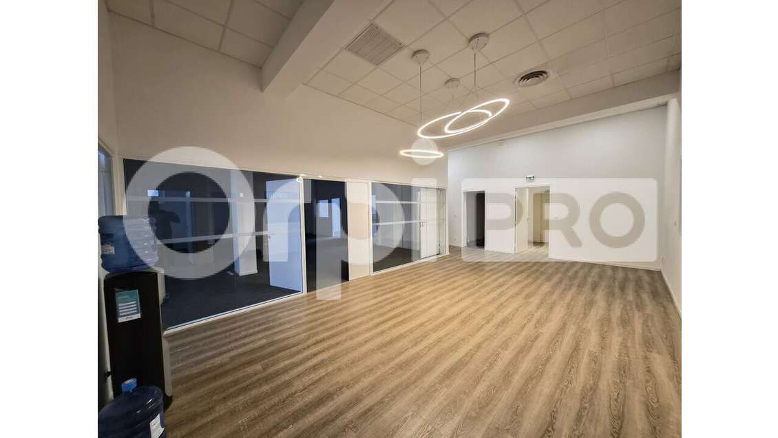 Bureau 250m² R+1 à louer à Bétheny 