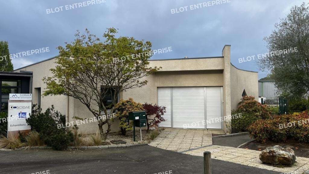A louer bureaux de 221m² + parkings à Betton