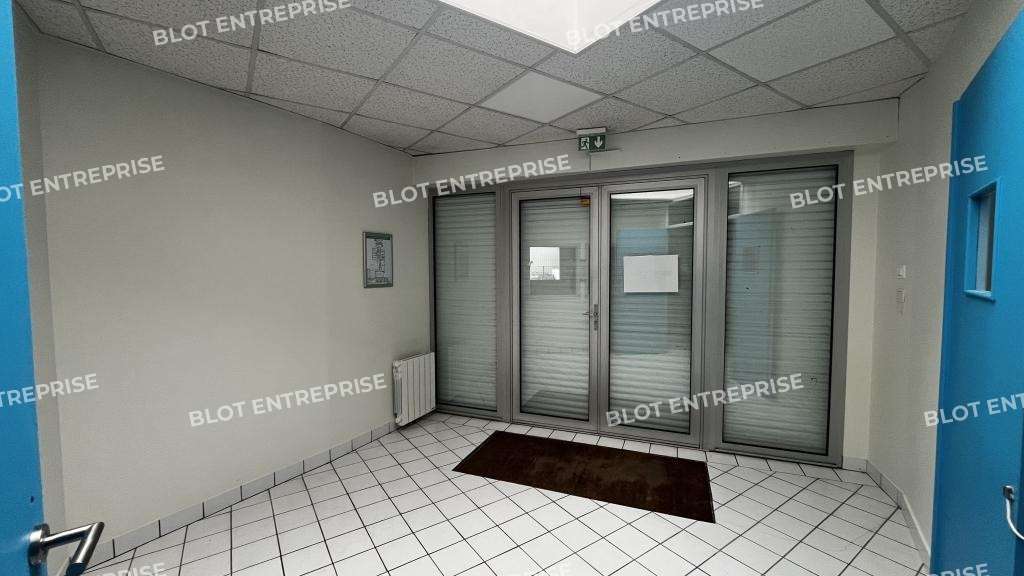 A louer bureaux de 221m² + parkings à Betton