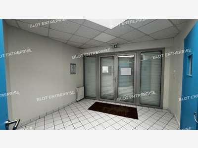 A louer bureaux de 221m² + parkings à Betton