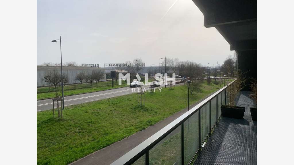 à louer 89m² de bureaux R+2 avec balcon à Beynost