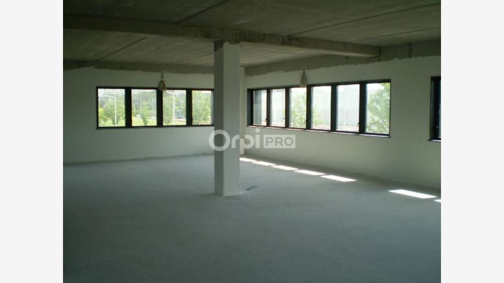 Bureaux neufs de 164m² à louer en R+1 à Bezannes